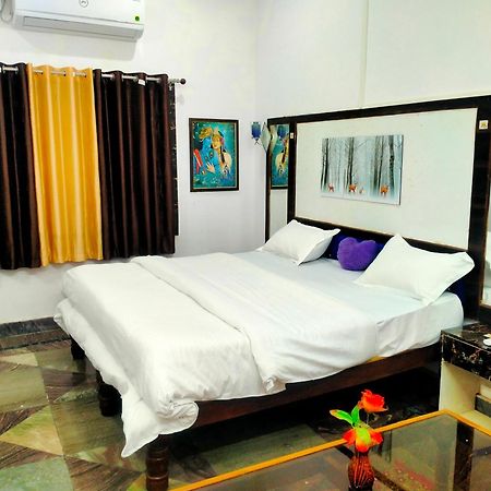 Eastern Gate Homestay ขชุราโห ภายนอก รูปภาพ