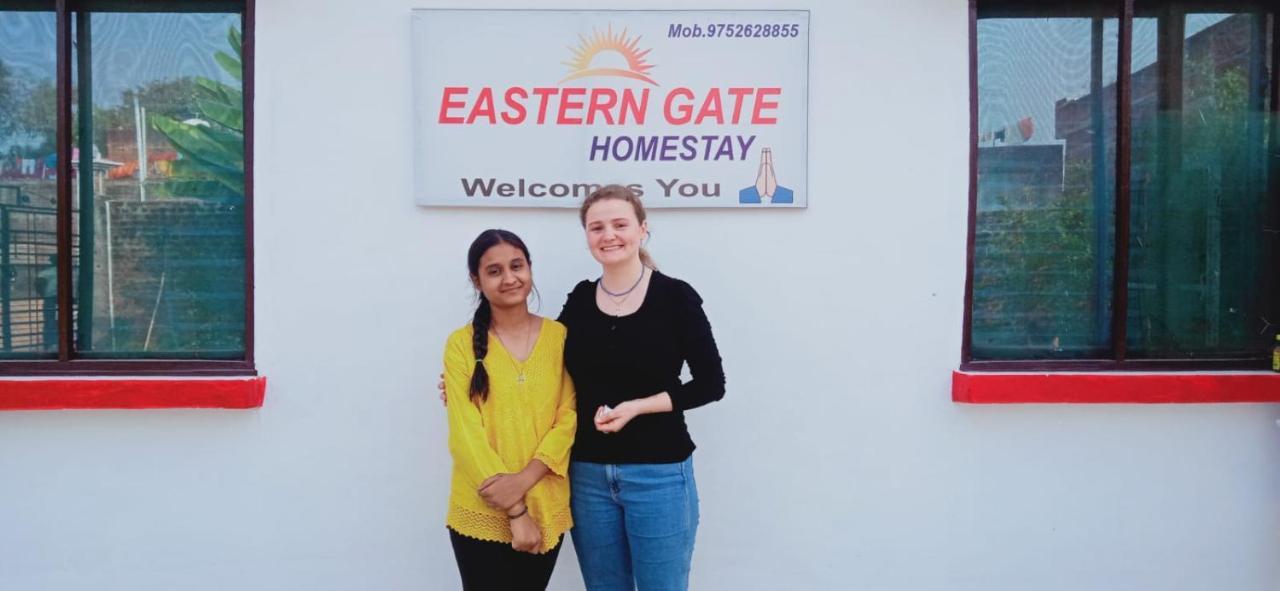 Eastern Gate Homestay ขชุราโห ภายนอก รูปภาพ