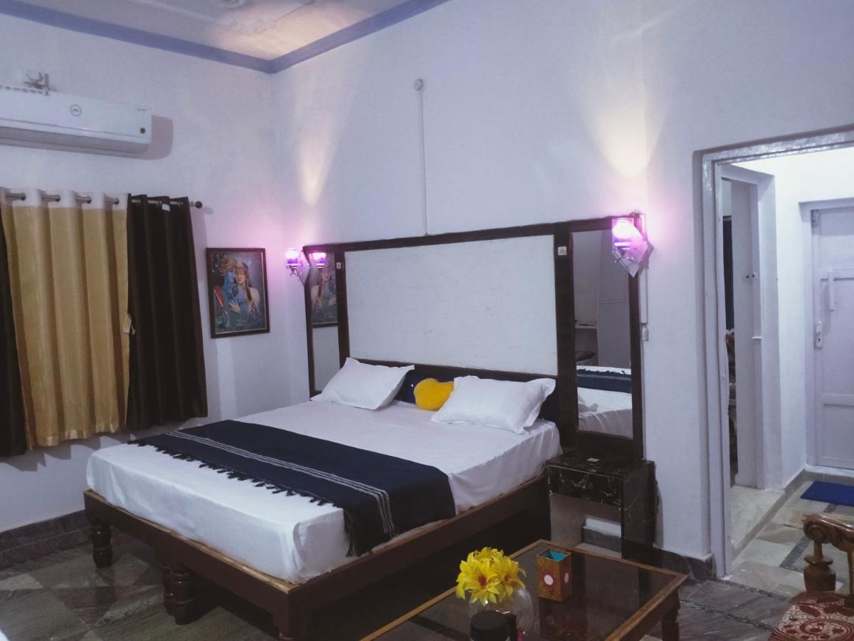 Eastern Gate Homestay ขชุราโห ภายนอก รูปภาพ