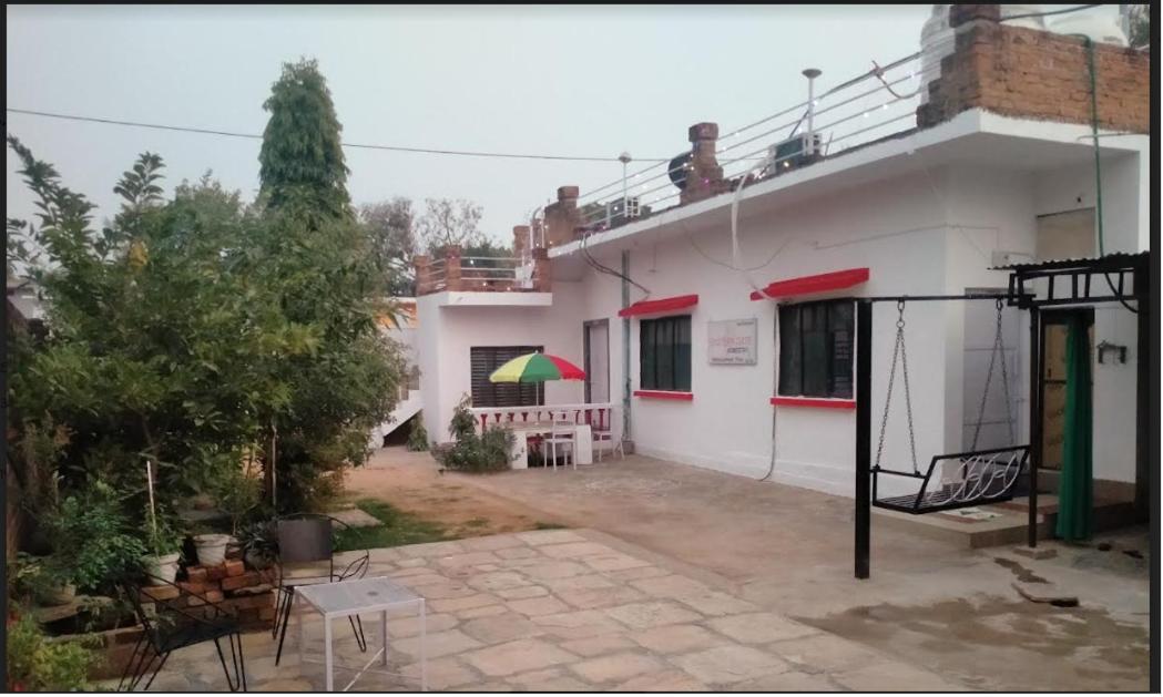 Eastern Gate Homestay ขชุราโห ภายนอก รูปภาพ