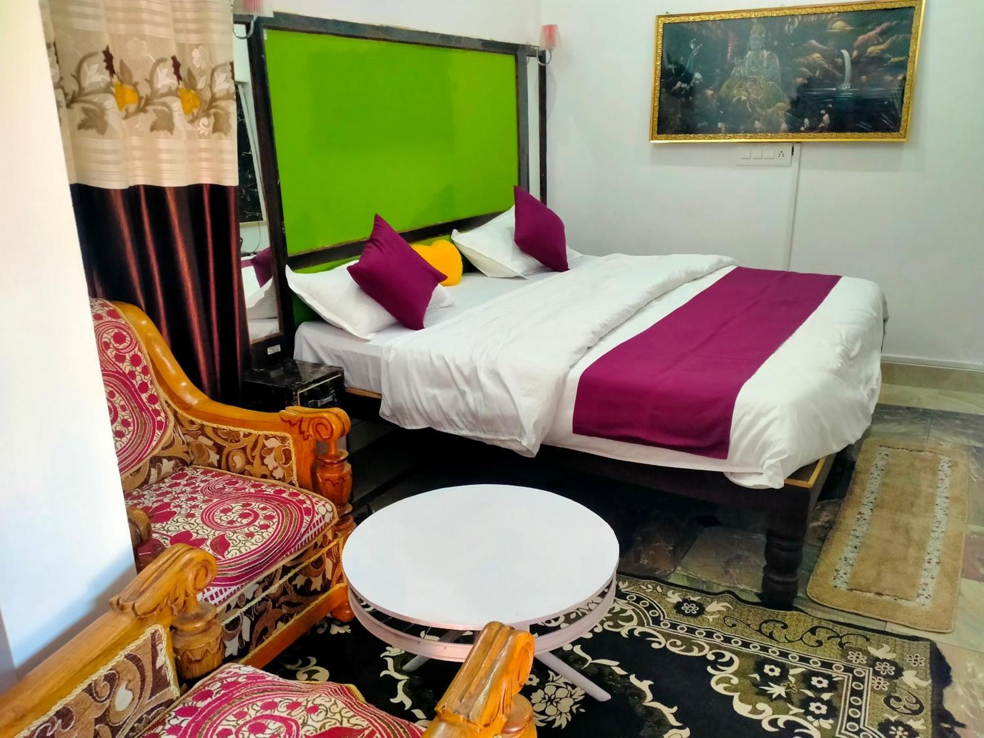 Eastern Gate Homestay ขชุราโห ภายนอก รูปภาพ